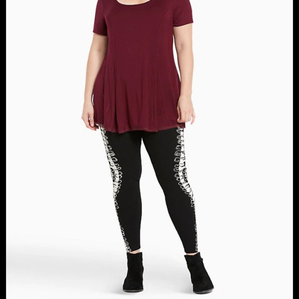 ISO Torrid Skeleton Spine Leggings